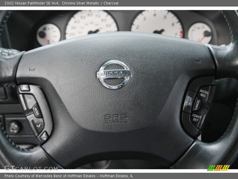 Chrome Silver Metallic / Charcoal 2002 Nissan Pathfinder SE 4x4