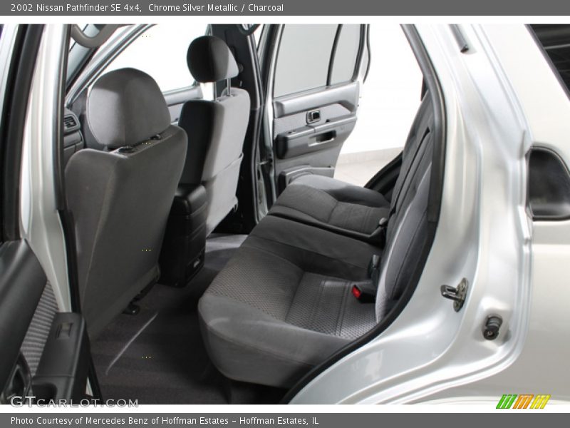 Chrome Silver Metallic / Charcoal 2002 Nissan Pathfinder SE 4x4