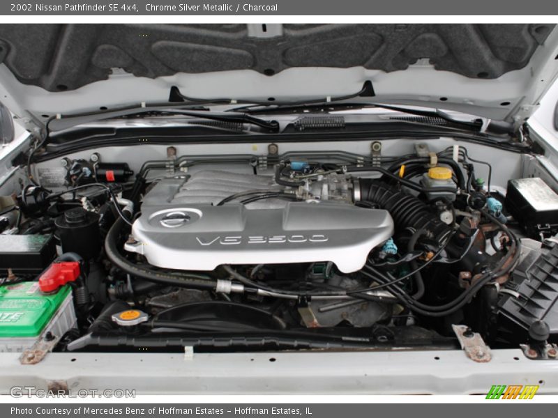 Chrome Silver Metallic / Charcoal 2002 Nissan Pathfinder SE 4x4