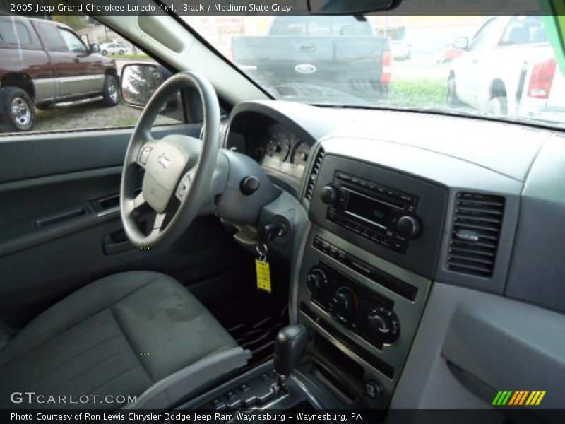 Black / Medium Slate Gray 2005 Jeep Grand Cherokee Laredo 4x4
