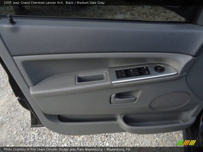 Black / Medium Slate Gray 2005 Jeep Grand Cherokee Laredo 4x4