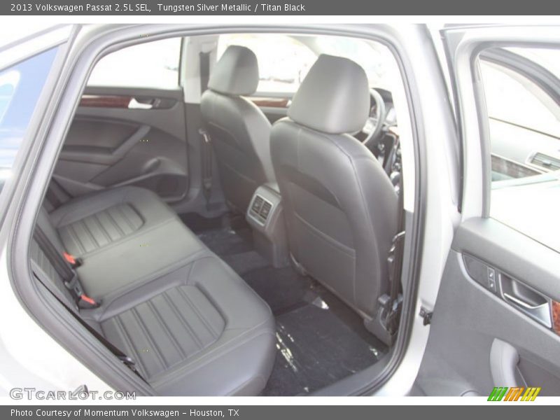 Tungsten Silver Metallic / Titan Black 2013 Volkswagen Passat 2.5L SEL