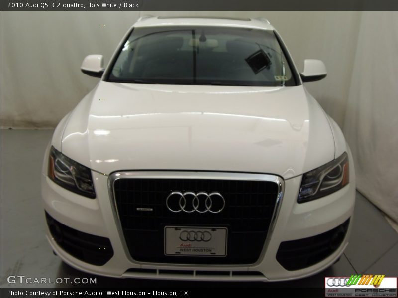 Ibis White / Black 2010 Audi Q5 3.2 quattro