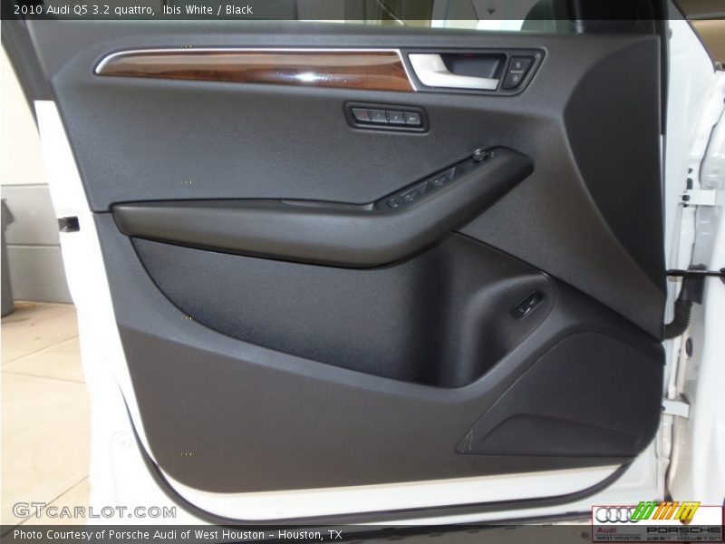 Ibis White / Black 2010 Audi Q5 3.2 quattro