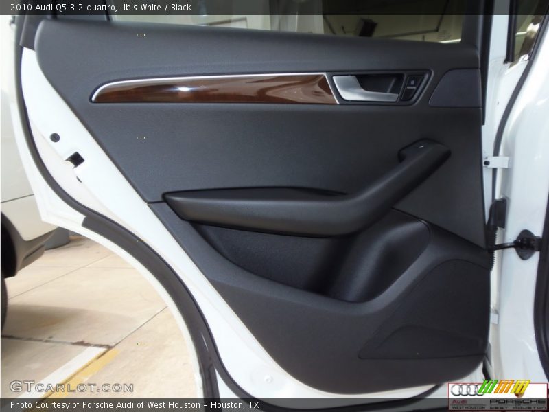 Ibis White / Black 2010 Audi Q5 3.2 quattro