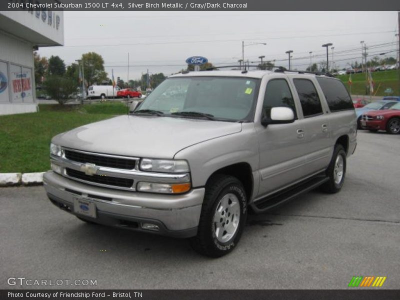 Front 3/4 View of 2004 Suburban 1500 LT 4x4