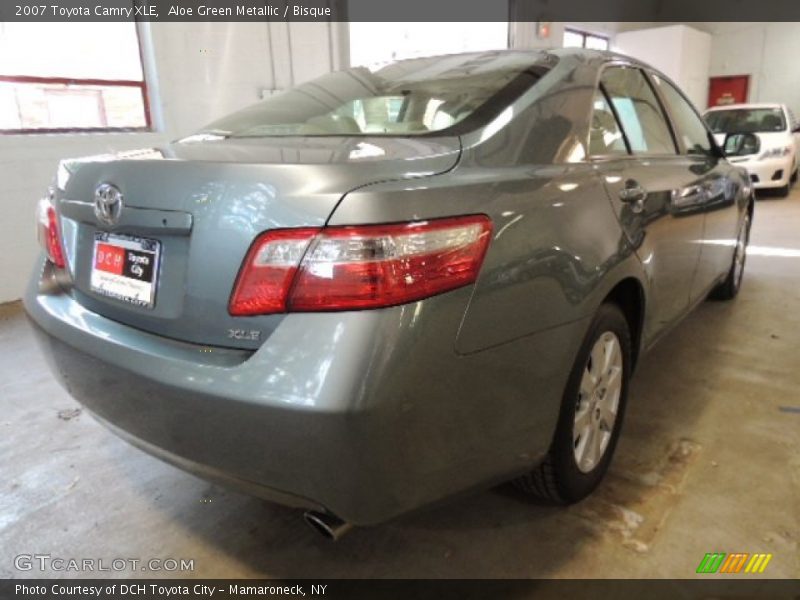 Aloe Green Metallic / Bisque 2007 Toyota Camry XLE