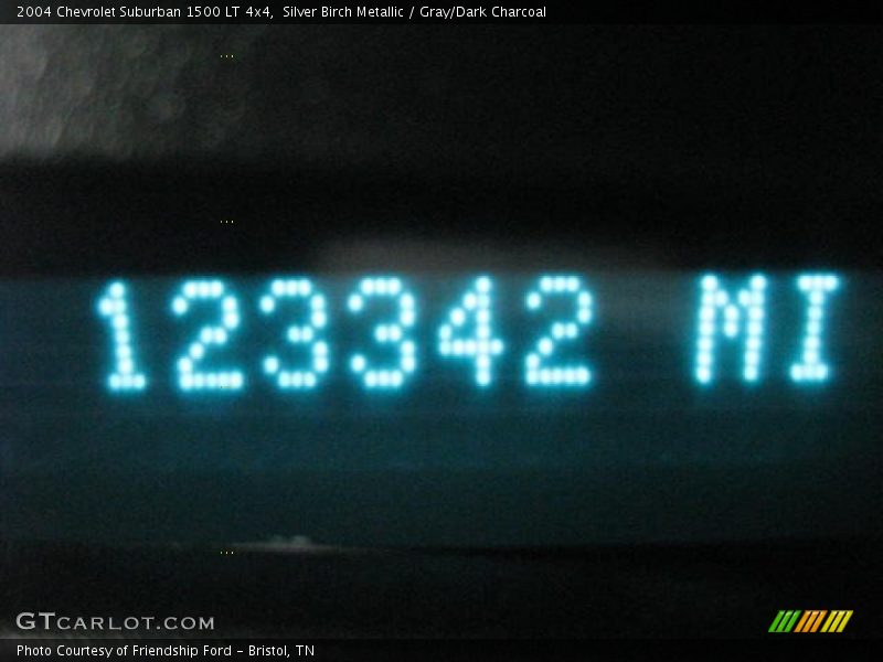 Silver Birch Metallic / Gray/Dark Charcoal 2004 Chevrolet Suburban 1500 LT 4x4