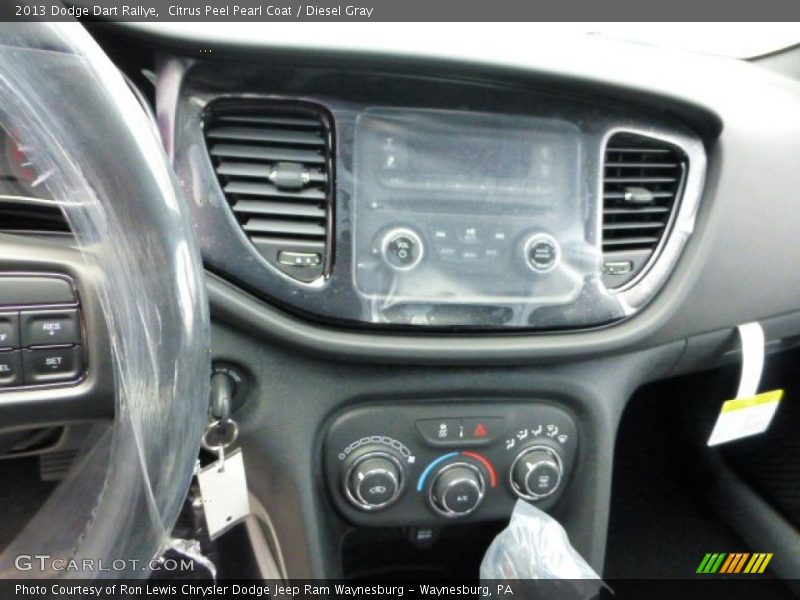 Citrus Peel Pearl Coat / Diesel Gray 2013 Dodge Dart Rallye
