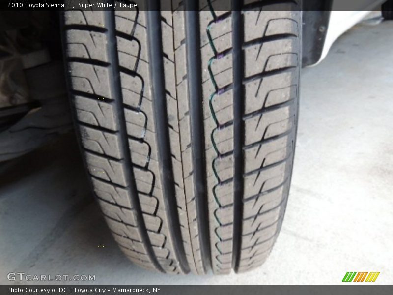 Super White / Taupe 2010 Toyota Sienna LE
