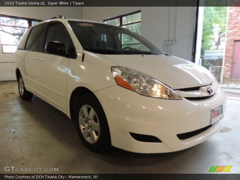 Super White / Taupe 2010 Toyota Sienna LE