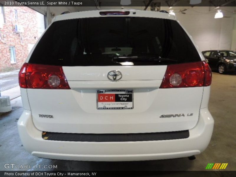 Super White / Taupe 2010 Toyota Sienna LE