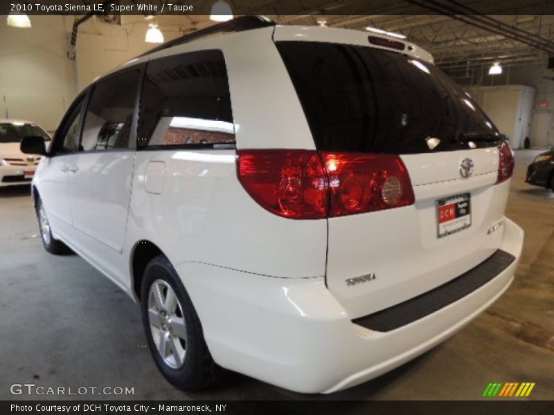 Super White / Taupe 2010 Toyota Sienna LE