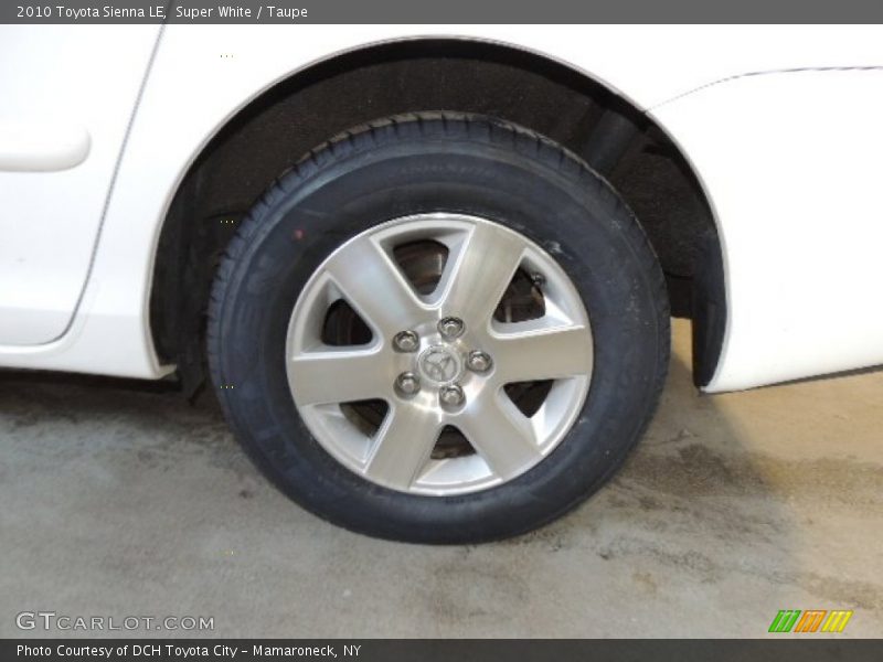 Super White / Taupe 2010 Toyota Sienna LE