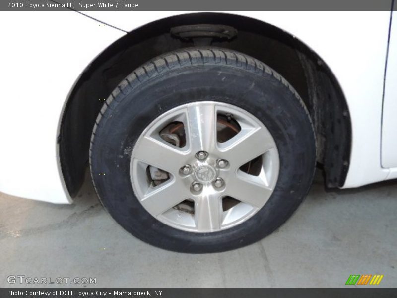 Super White / Taupe 2010 Toyota Sienna LE