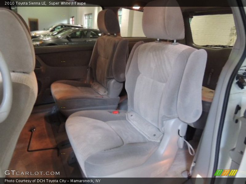 Super White / Taupe 2010 Toyota Sienna LE