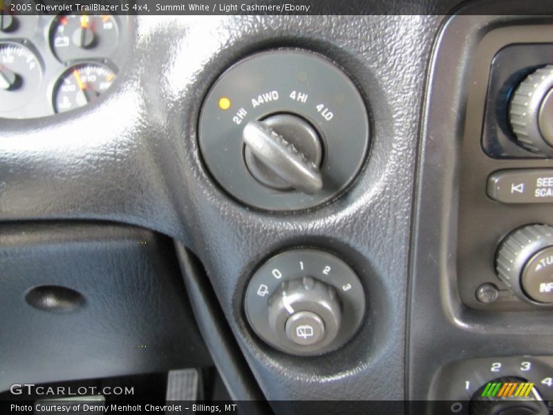 Summit White / Light Cashmere/Ebony 2005 Chevrolet TrailBlazer LS 4x4