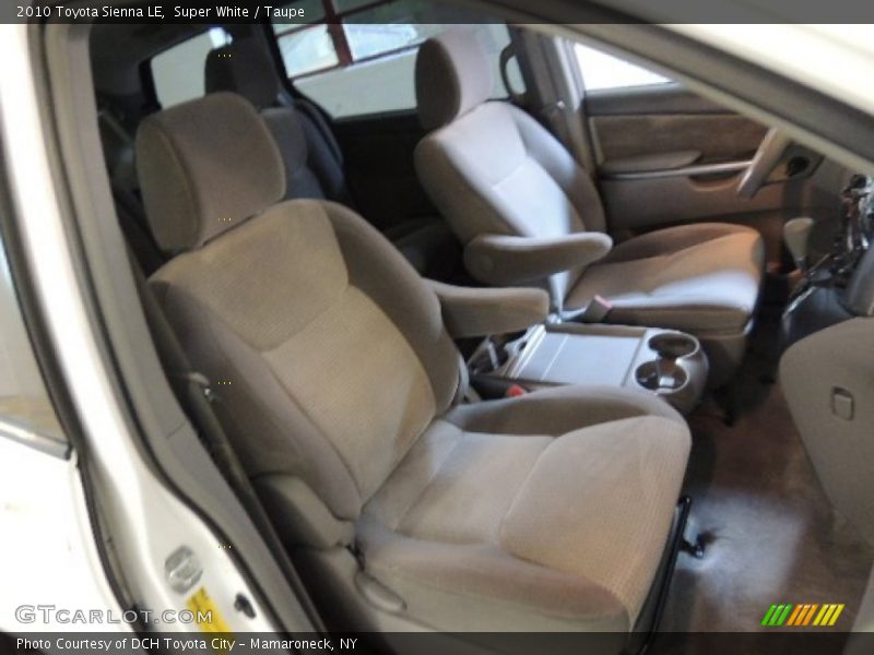 Super White / Taupe 2010 Toyota Sienna LE