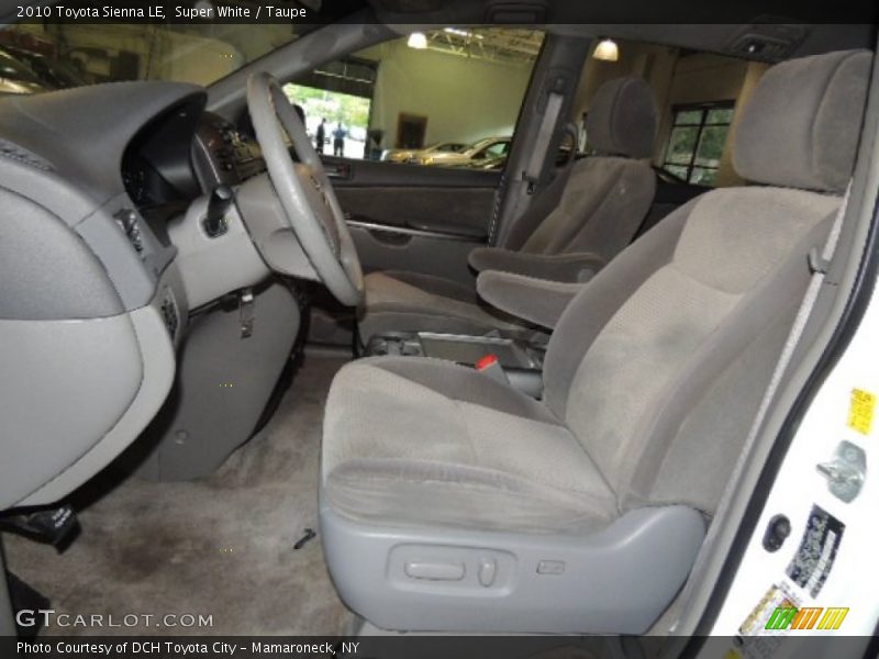Super White / Taupe 2010 Toyota Sienna LE
