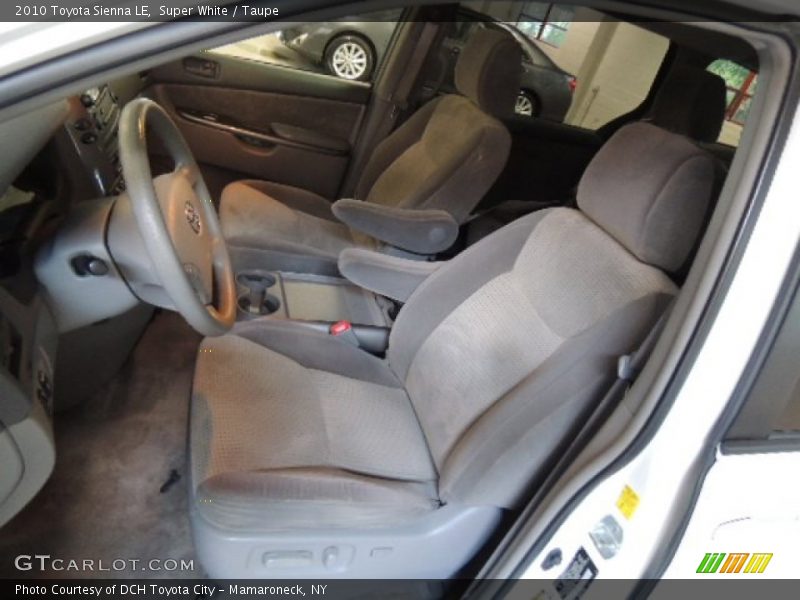 Super White / Taupe 2010 Toyota Sienna LE