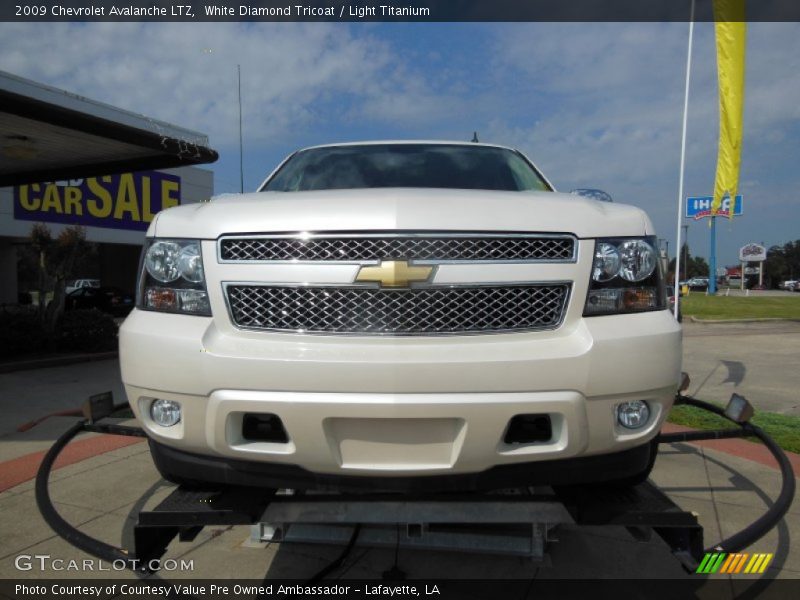 White Diamond Tricoat / Light Titanium 2009 Chevrolet Avalanche LTZ