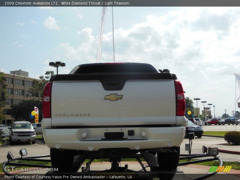 White Diamond Tricoat / Light Titanium 2009 Chevrolet Avalanche LTZ