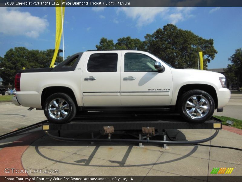 White Diamond Tricoat / Light Titanium 2009 Chevrolet Avalanche LTZ