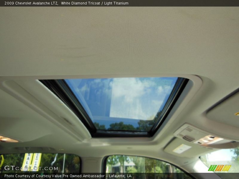White Diamond Tricoat / Light Titanium 2009 Chevrolet Avalanche LTZ