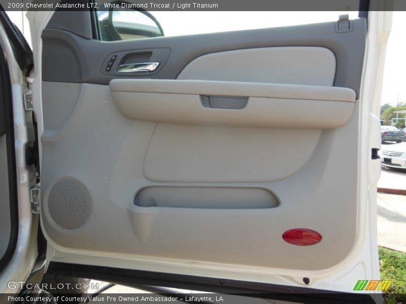 White Diamond Tricoat / Light Titanium 2009 Chevrolet Avalanche LTZ
