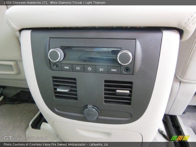 White Diamond Tricoat / Light Titanium 2009 Chevrolet Avalanche LTZ