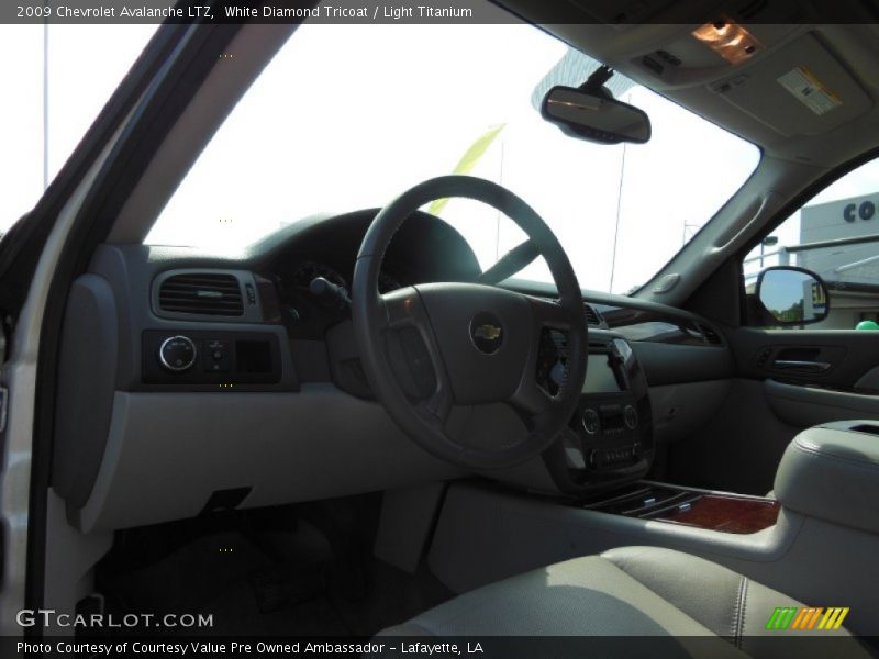 White Diamond Tricoat / Light Titanium 2009 Chevrolet Avalanche LTZ
