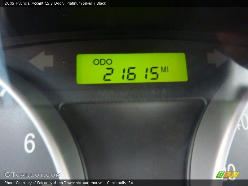 Platinum Silver / Black 2009 Hyundai Accent GS 3 Door