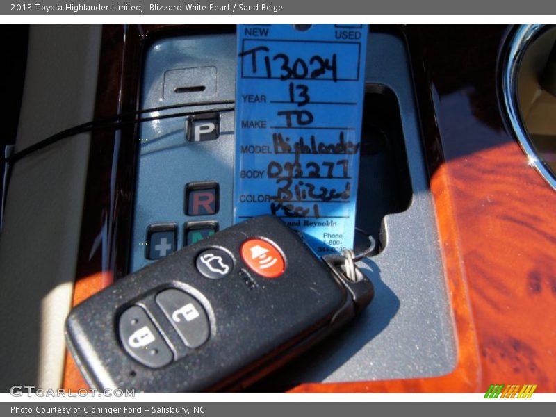 Blizzard White Pearl / Sand Beige 2013 Toyota Highlander Limited