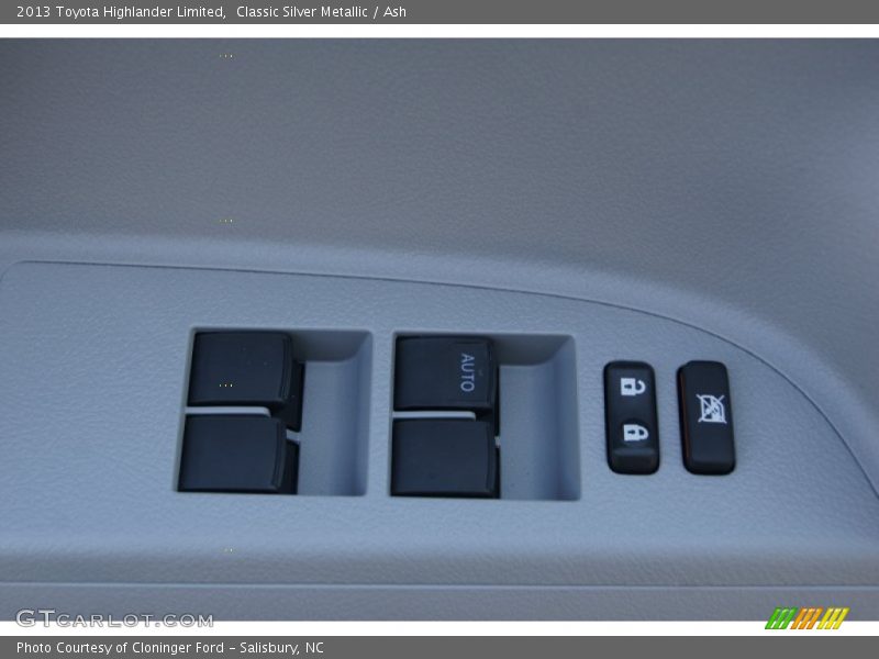 Classic Silver Metallic / Ash 2013 Toyota Highlander Limited