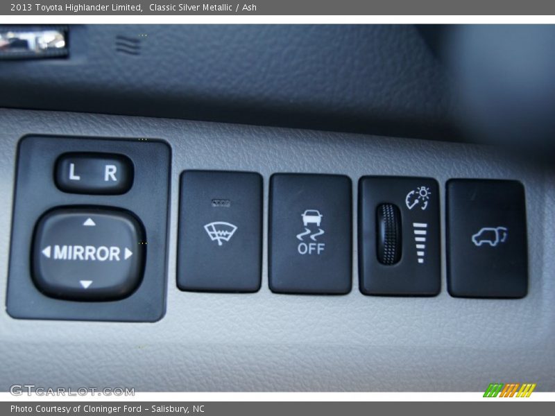 Classic Silver Metallic / Ash 2013 Toyota Highlander Limited