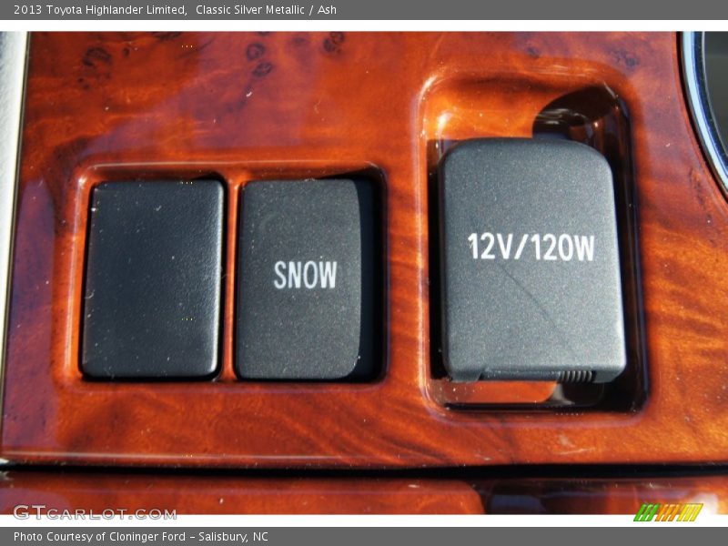 Classic Silver Metallic / Ash 2013 Toyota Highlander Limited