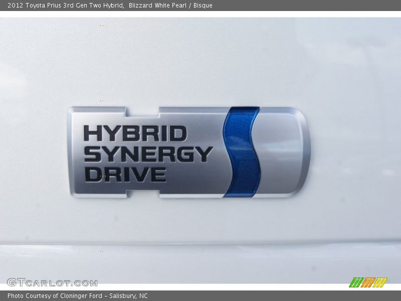 Blizzard White Pearl / Bisque 2012 Toyota Prius 3rd Gen Two Hybrid