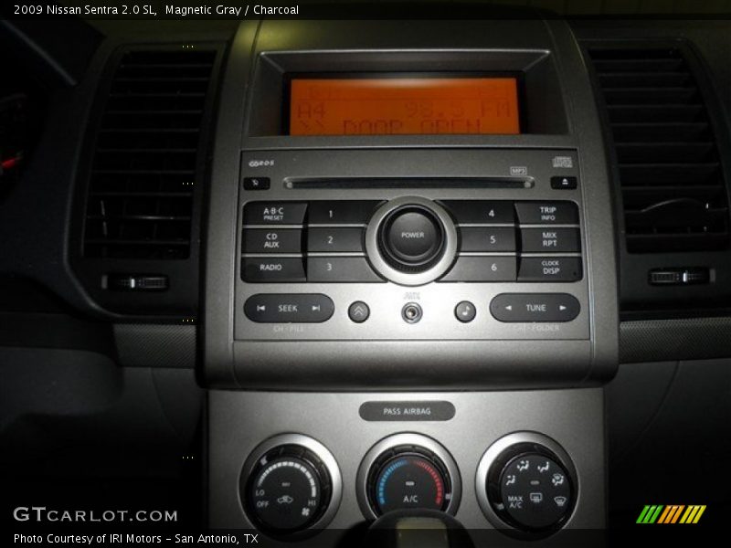 Magnetic Gray / Charcoal 2009 Nissan Sentra 2.0 SL