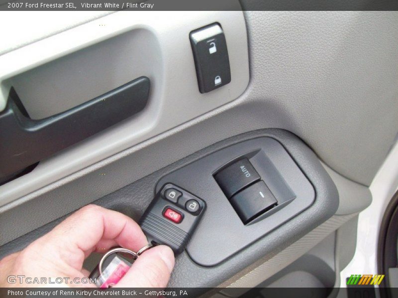 Vibrant White / Flint Gray 2007 Ford Freestar SEL