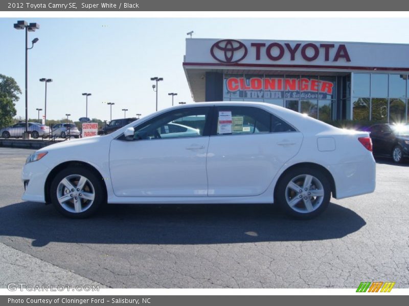 Super White / Black 2012 Toyota Camry SE