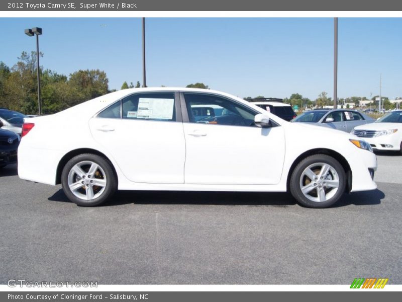 Super White / Black 2012 Toyota Camry SE