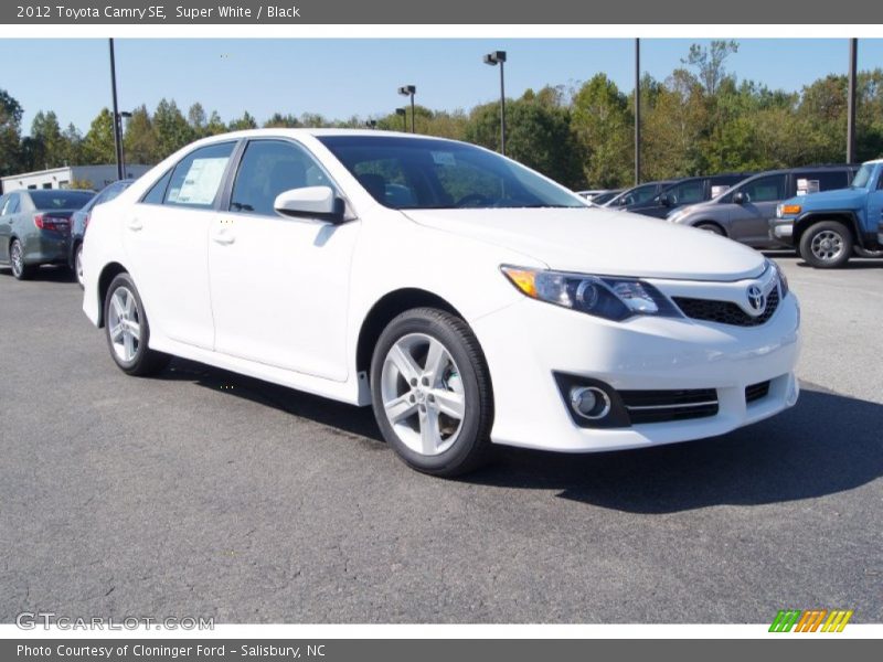 Super White / Black 2012 Toyota Camry SE