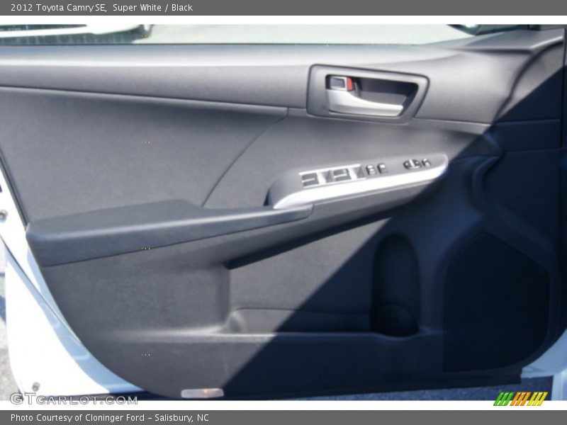 Super White / Black 2012 Toyota Camry SE