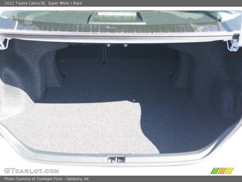 Super White / Black 2012 Toyota Camry SE