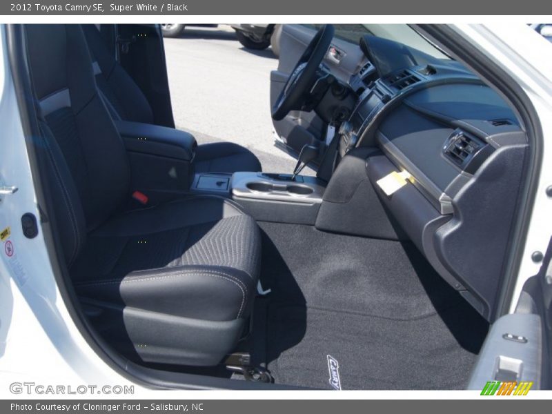 Super White / Black 2012 Toyota Camry SE