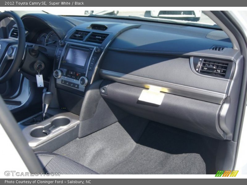 Super White / Black 2012 Toyota Camry SE