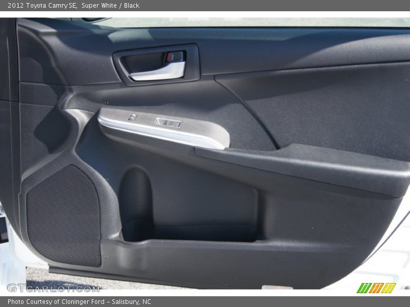 Super White / Black 2012 Toyota Camry SE
