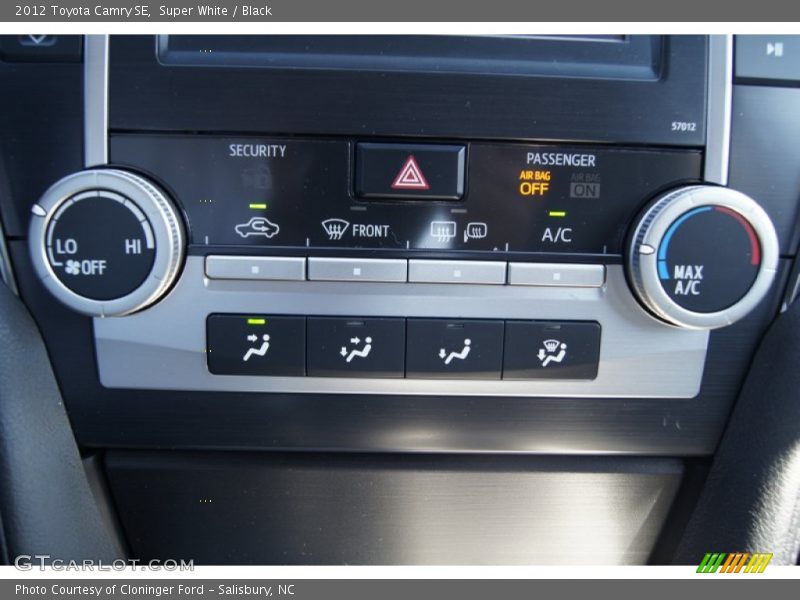 Super White / Black 2012 Toyota Camry SE