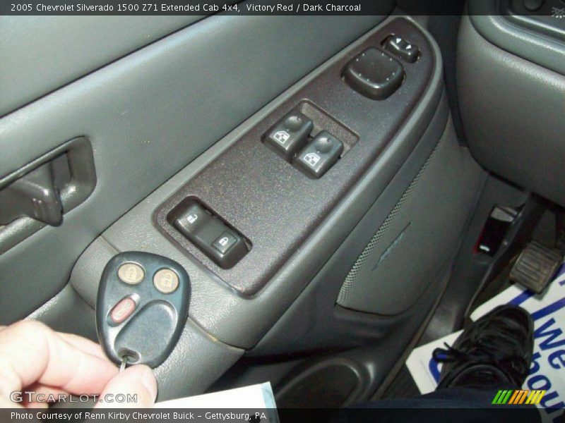 Victory Red / Dark Charcoal 2005 Chevrolet Silverado 1500 Z71 Extended Cab 4x4
