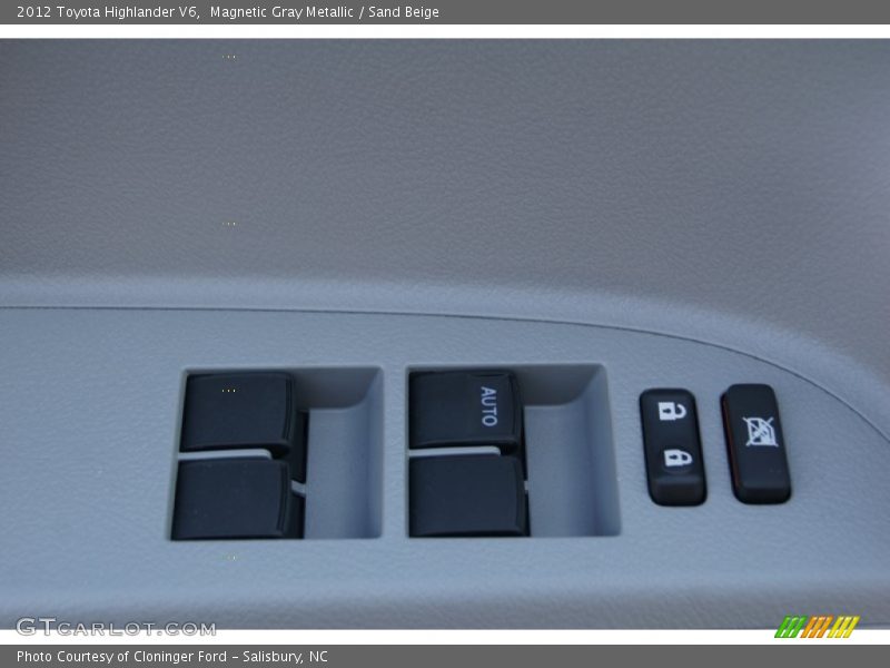 Magnetic Gray Metallic / Sand Beige 2012 Toyota Highlander V6
